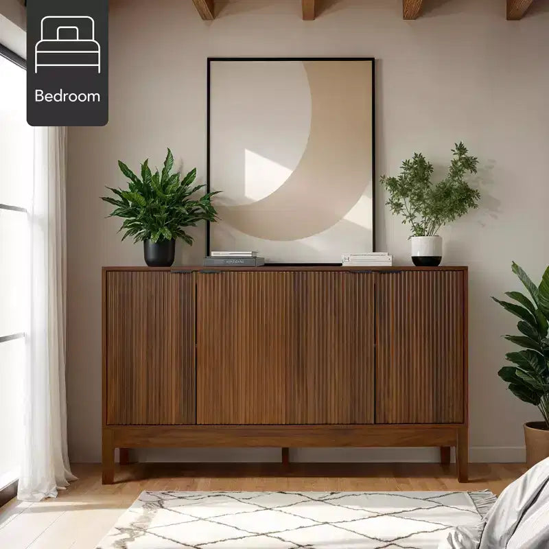Aufbewahrungsschrank mit 4 Türen und Rillenoptik, Türen mit Soft-Close-Funktion, vielseitiges Akzentmöbel