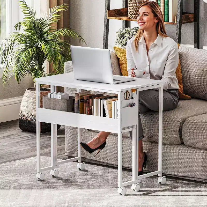 Petit bureau pliant, bureau d’ordinateur pliable de 31.5 avec sac de rangement, étagère et roulettes pour les petits espaces, le bureau à domicile, montage facile
