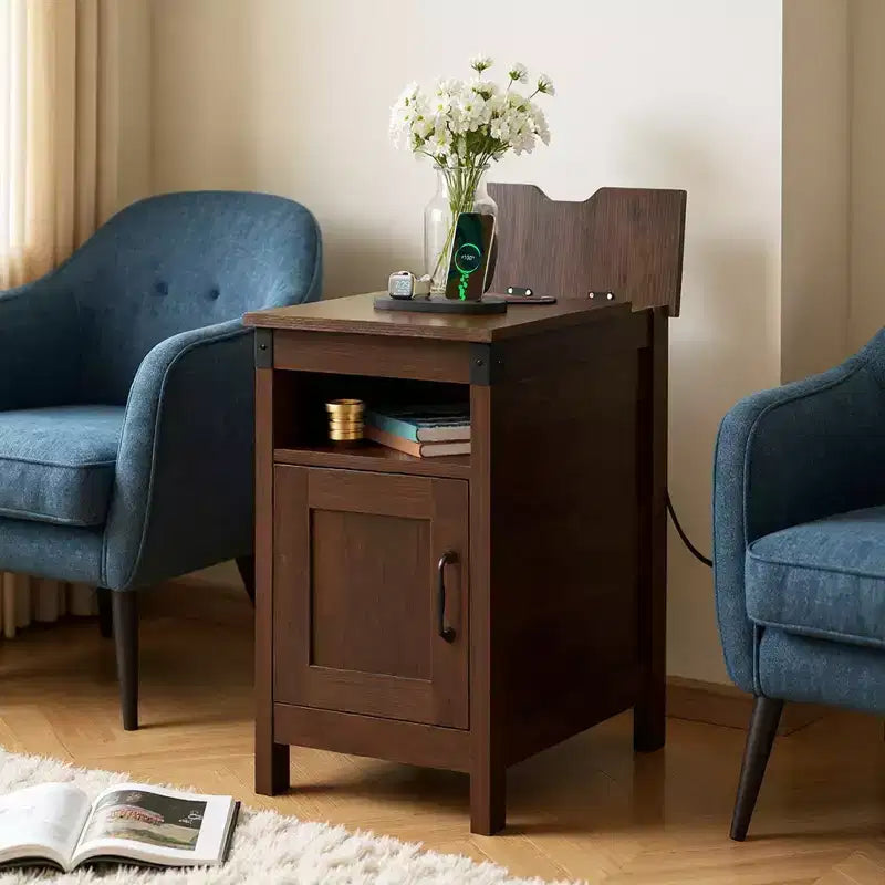 Beistelltisch im Landhausstil fürs Wohnzimmer, als Nachttisch mit Ladestation