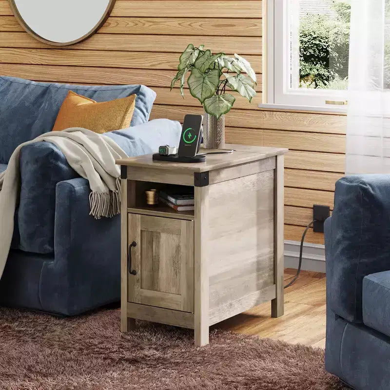 Beistelltisch im Landhausstil fürs Wohnzimmer, als Nachttisch mit Ladestation