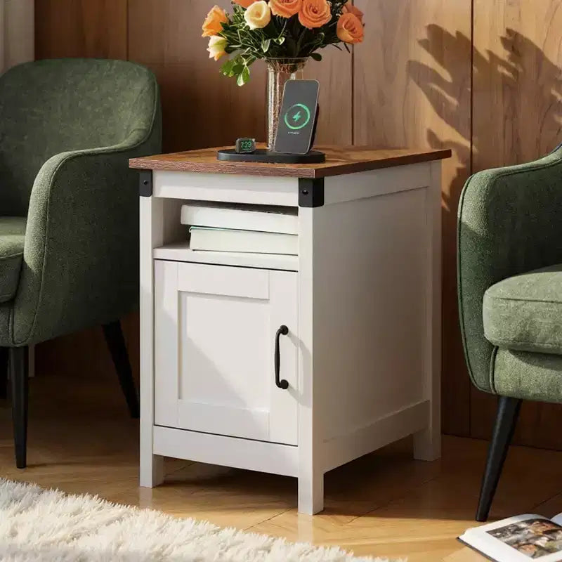 Beistelltisch im Landhausstil fürs Wohnzimmer, als Nachttisch mit Ladestation