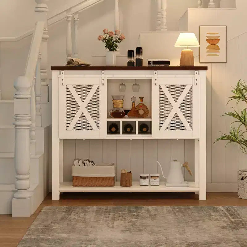 Aparador estilo granja con almacenamiento, mesa para café con puerta corrediza de metal y malla estilo granero, aparador de almacenamiento para cocina con estante inferior