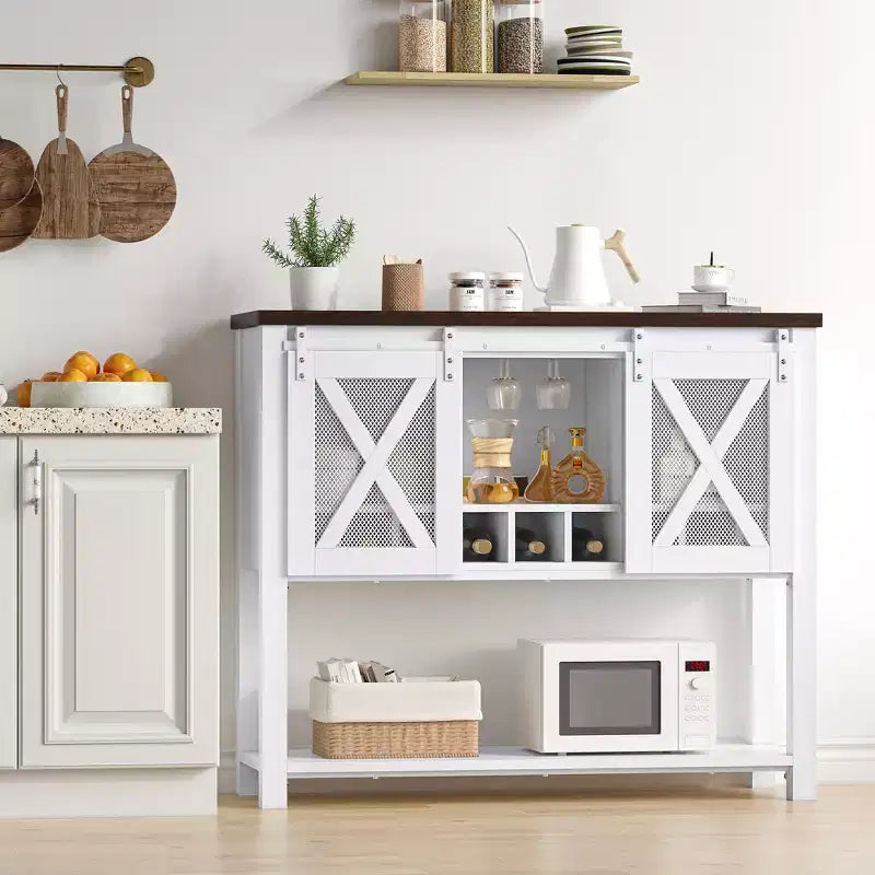 Aparador estilo granja con almacenamiento, mesa para café con puerta corrediza de metal y malla estilo granero, aparador de almacenamiento para cocina con estante inferior