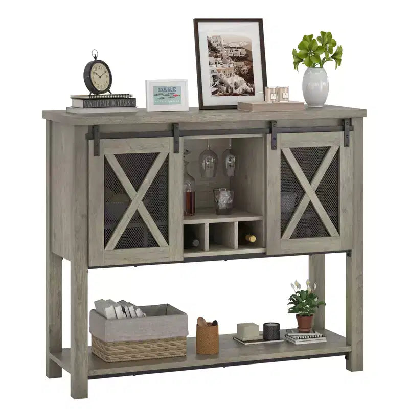 Aparador estilo granja con almacenamiento, mesa para café con puerta corrediza de metal y malla estilo granero, aparador de almacenamiento para cocina con estante inferior