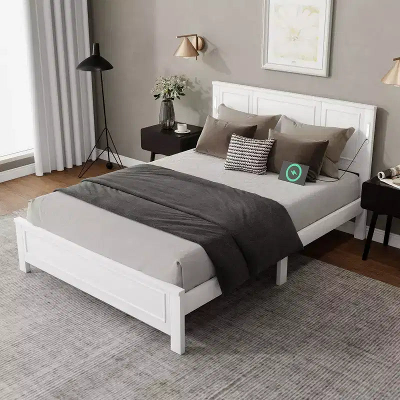Cadre de lit de style maison de campagne avec tête de lit haute, éclairage LED et station de recharge USB